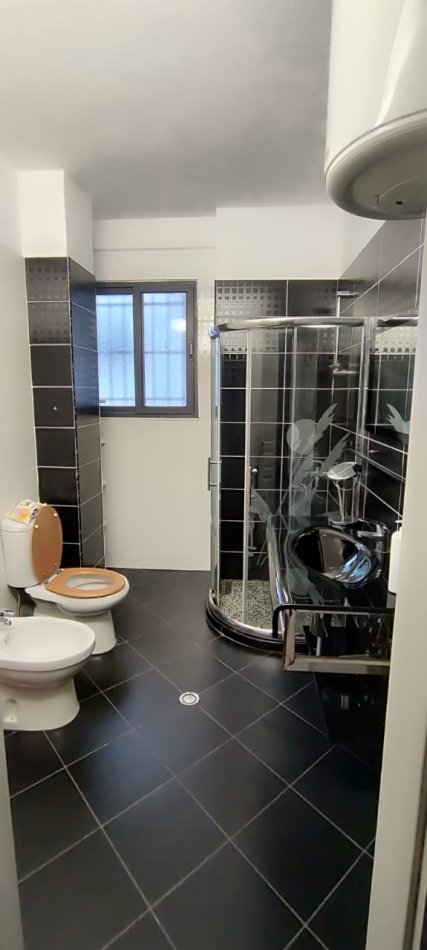 Tirane, jepet me qera apartament 2+1 Kati 1, 102 m² 350 € 