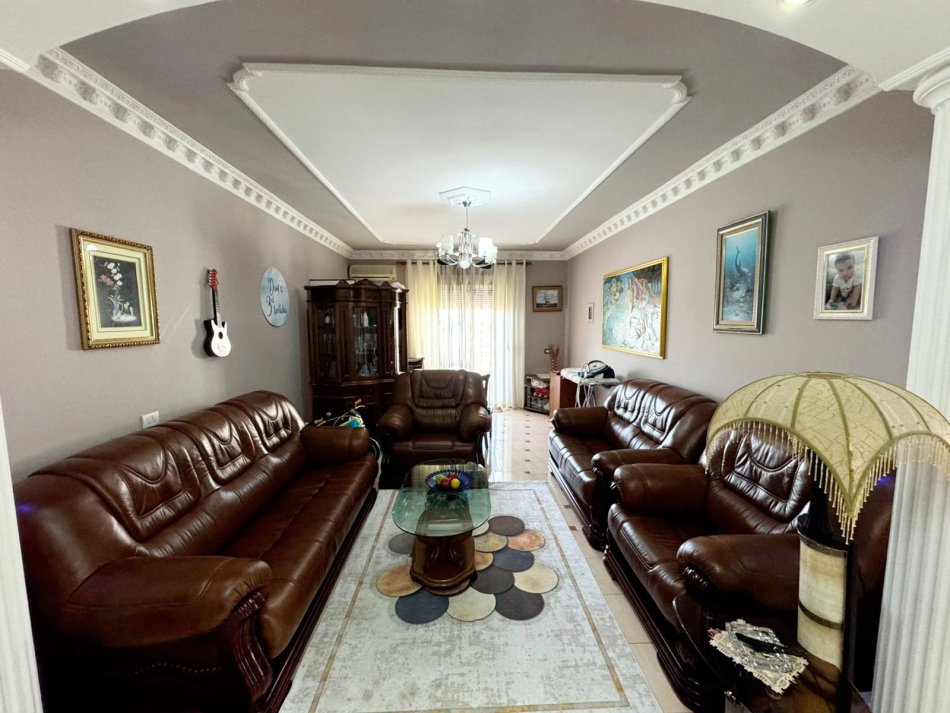 Kavaje, shitet apartament 3+1+Aneks+Ballkon Kati 4, 120 m² 68.000 € (Rruga Qazim Karriqi, Kavajë,)