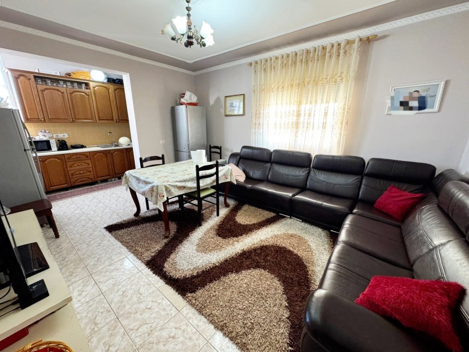 Kavaje, shitet apartament 3+1+Aneks+Ballkon Kati 4, 120 m² 68.000 € (Rruga Qazim Karriqi, Kavajë,)