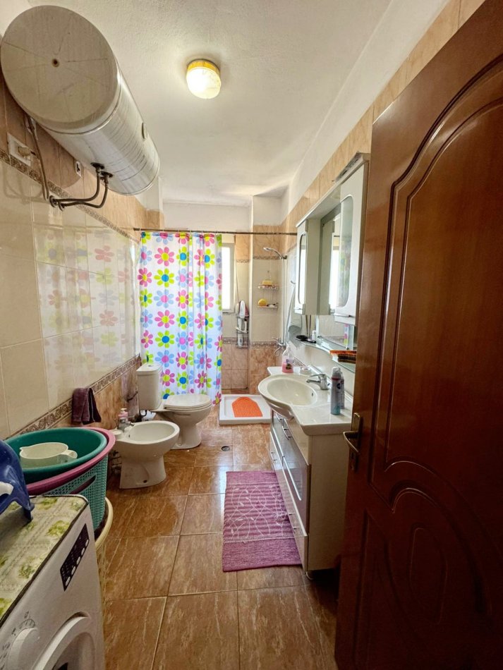 Kavaje, shitet apartament 3+1+Aneks+Ballkon Kati 4, 120 m² 68.000 € (Rruga Qazim Karriqi, Kavajë,)