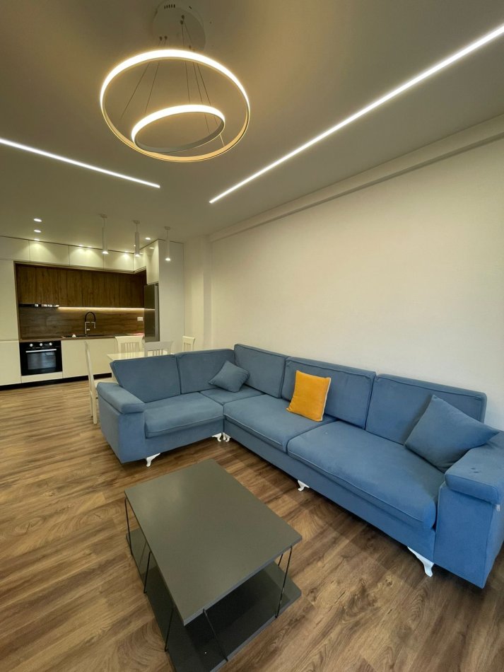 Tirane, jepet me qera apartament 2+1+Ballkon Kati 4, 80 m² 600 €