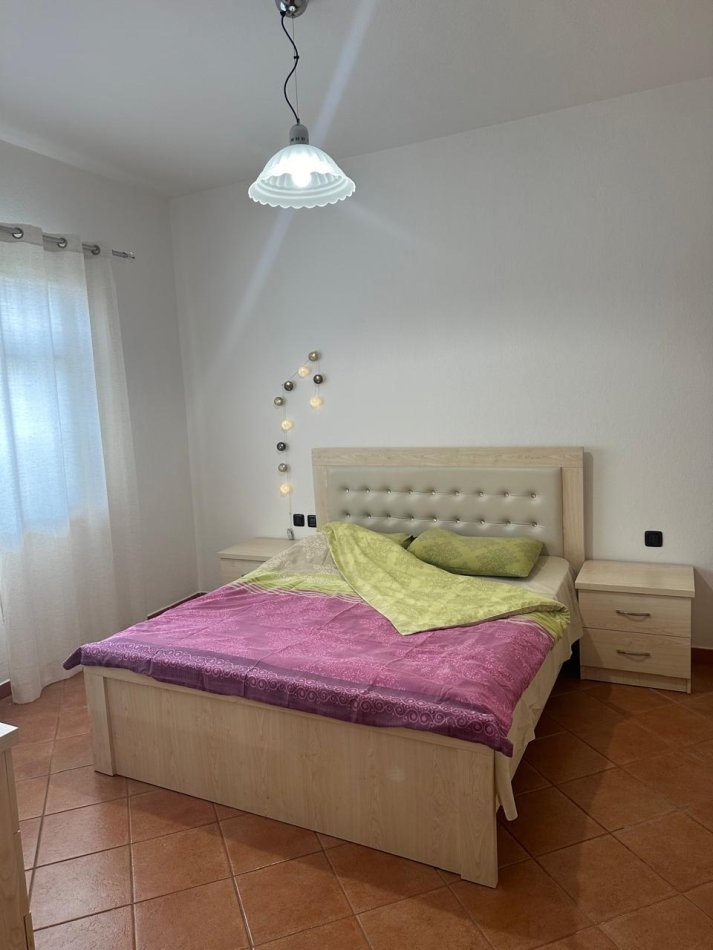 Tirane, jepet me qera Vile 2+1 Kati 3, 100 m² 500 € 