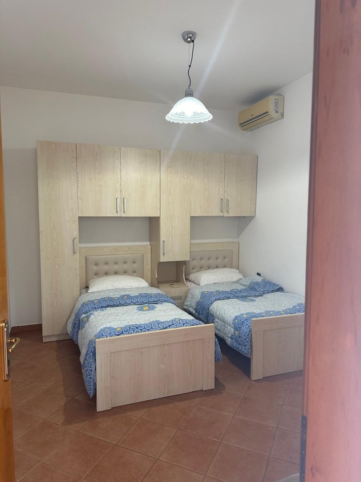 Tirane, jepet me qera Vile 2+1 Kati 3, 100 m² 500 € 