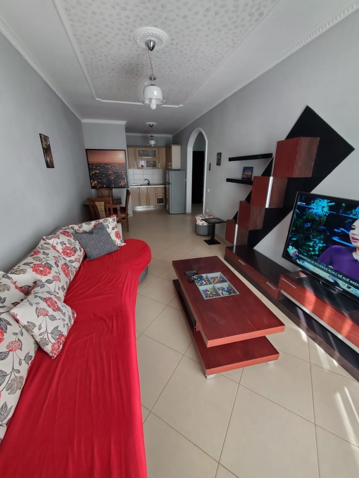 Tirane, jepet me qera apartament 2+1 Kati 3, 90 m² 450 € (astir)