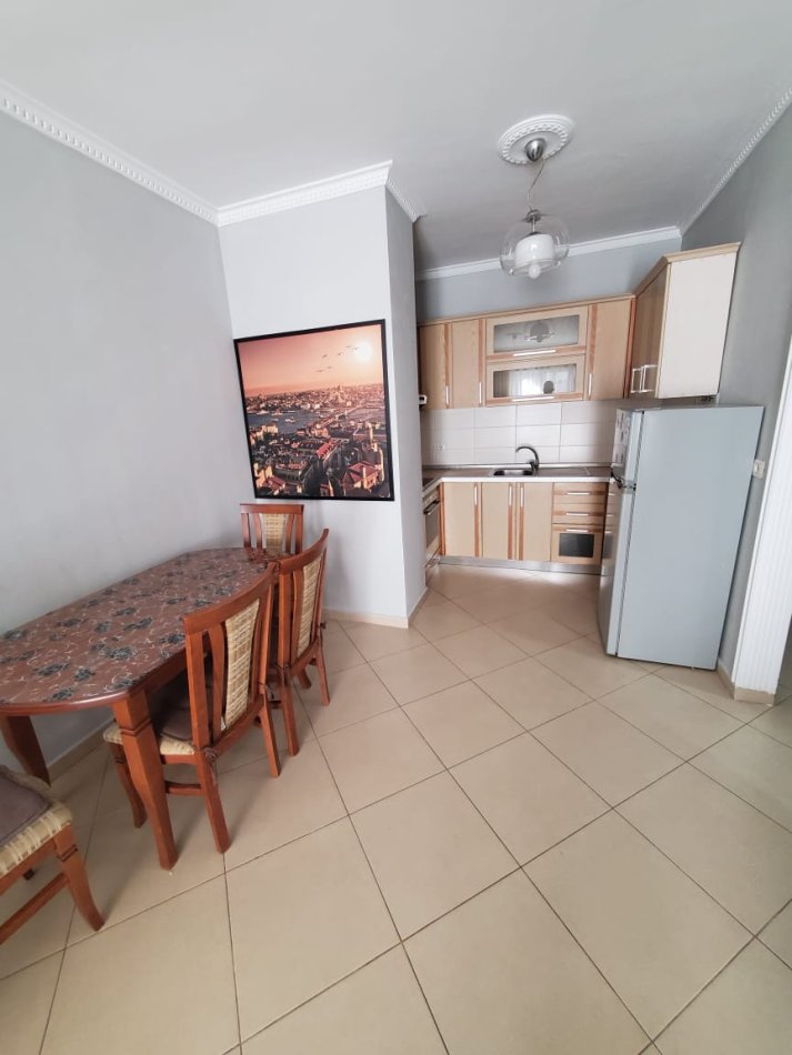 Tirane, jepet me qera apartament 2+1 Kati 3, 90 m² 450 € (astir)
