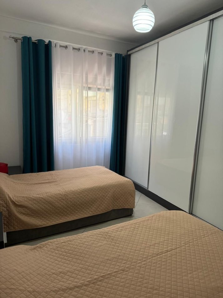 Tirane, jepet me qera apartament 2+1 Kati 1, 85 m² 600 € 