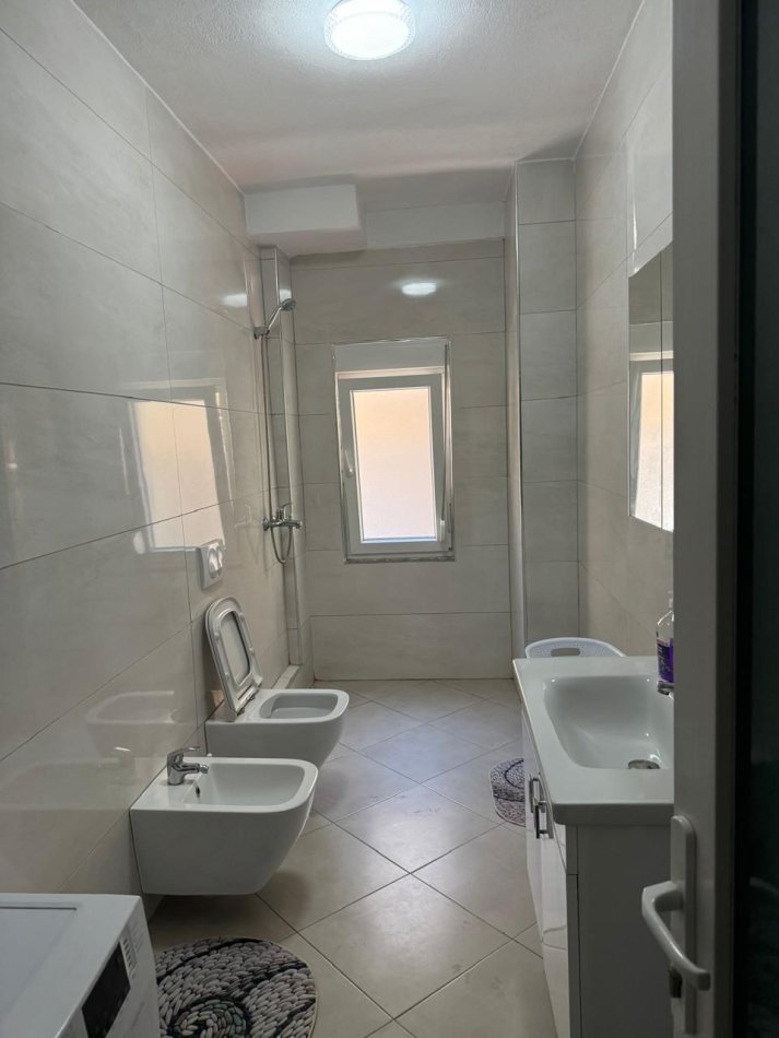 Tirane, jepet me qera apartament 2+1 Kati 1, 85 m² 600 € 