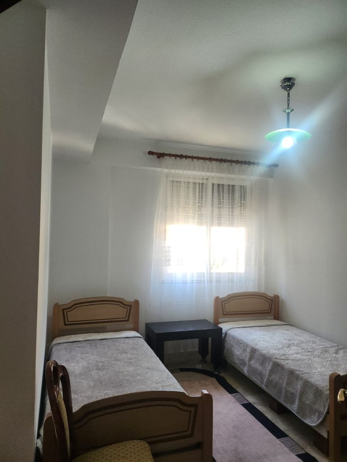 Tirane, jepet me qera apartament 2+1 Kati 2, 110 m² 700 € (ZOGU I ZI)