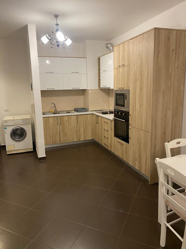 Tirane, jepet me qera apartament 1+1 , 60 m² 500 € 