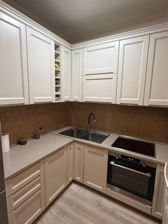 Tirane, jepet me qera apartament 2+1 Kati 2, 65 m² 650 € 