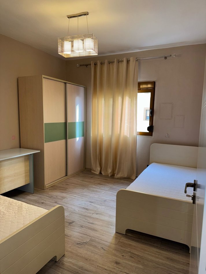 Tirane, jepet me qera apartament 2+1 Kati 5, 95 m² 650 €