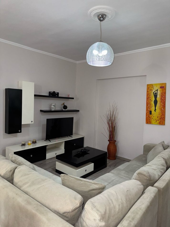 Tirane, jepet me qera apartament 2+1 Kati 5, 95 m² 650 €