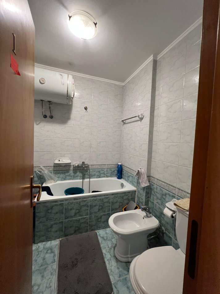 Tirane, jepet me qera apartament 2+1 Kati 6, 120 m² 650 € 