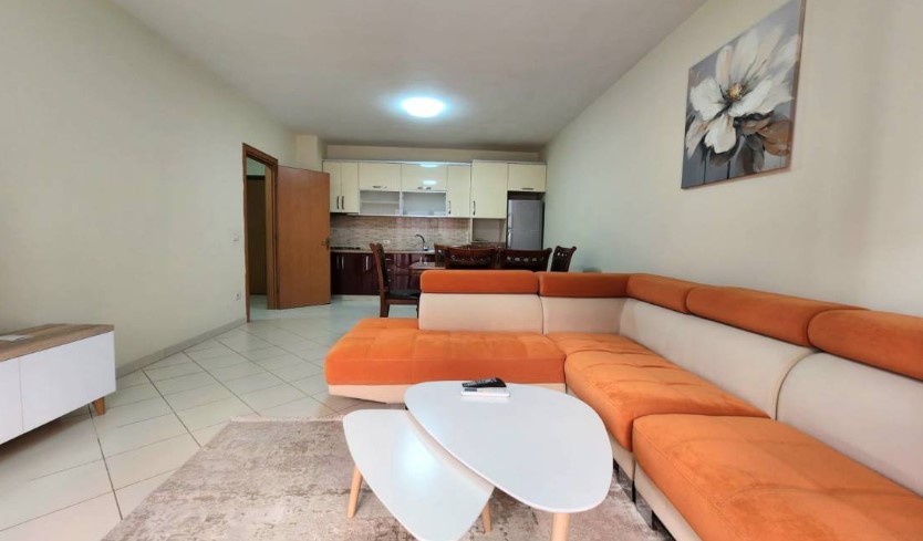 Tirane, jepet me qera apartament 2+1 Kati 4, 110 m² 500 € 