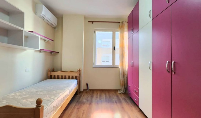 Tirane, jepet me qera apartament 2+1 Kati 4, 110 m² 500 € 