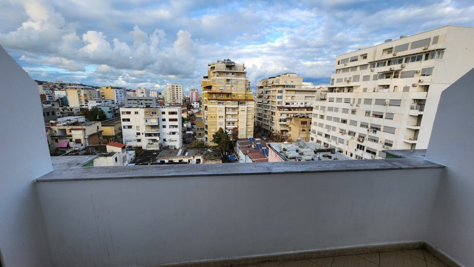 Durres, shitet apartament 2+1+Ballkon Kati 6, 105 m² 120,000 € (Rr.Andon Naci prane Muzeumit te Deshmoreve)