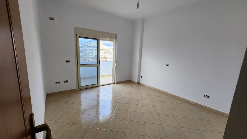 Durres, shitet apartament 2+1+Ballkon Kati 6, 105 m² 120,000 € (Rr.Andon Naci prane Muzeumit te Deshmoreve)