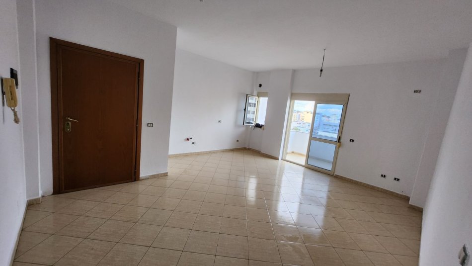 Durres, shitet apartament 2+1+Ballkon Kati 6, 105 m² 120,000 € (Rr.Andon Naci prane Muzeumit te Deshmoreve)