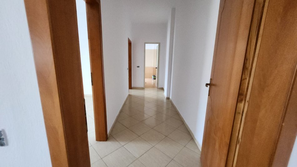 Durres, shitet apartament 2+1+Ballkon Kati 6, 105 m² 120,000 € (Rr.Andon Naci prane Muzeumit te Deshmoreve)