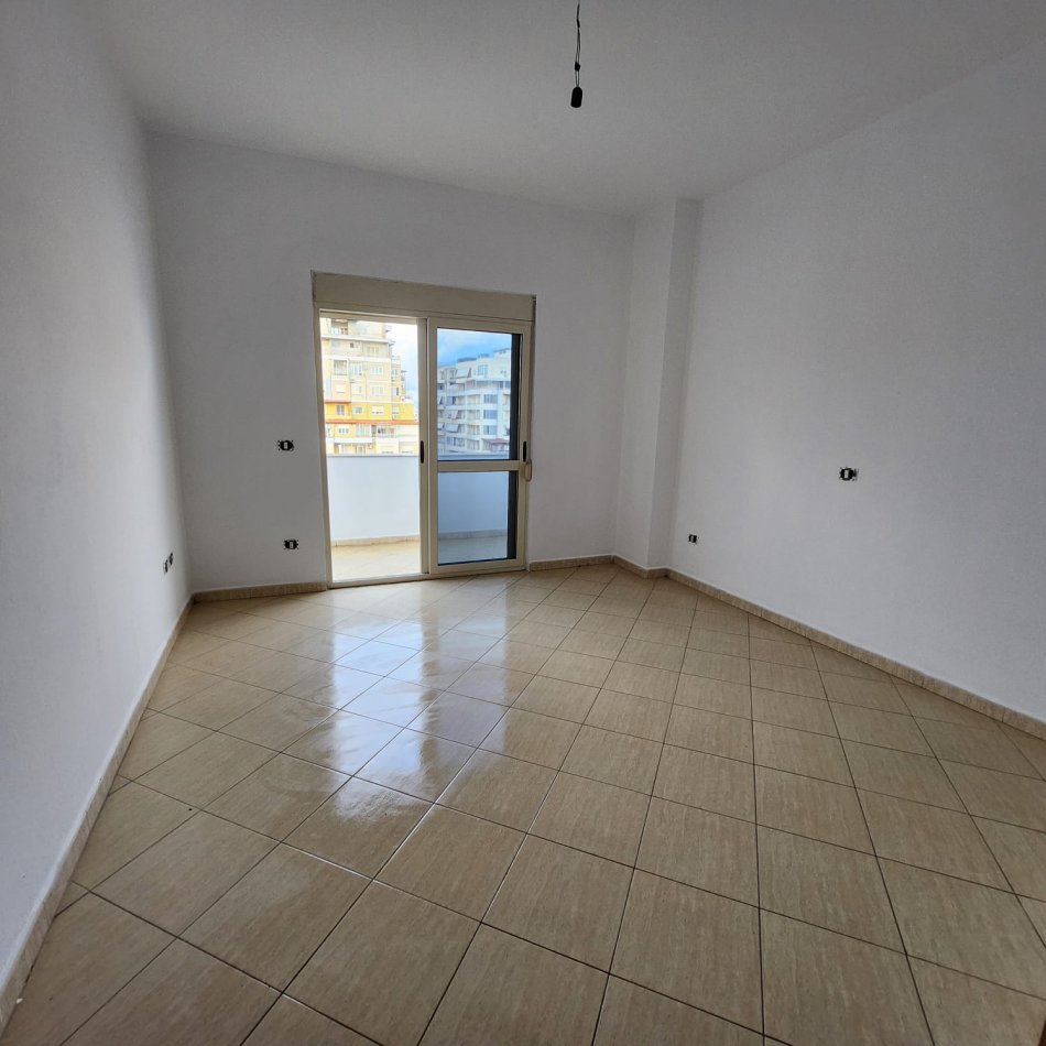 Durres, shitet apartament 2+1+Ballkon Kati 6, 105 m² 120,000 € (Rr.Andon Naci prane Muzeumit te Deshmoreve)
