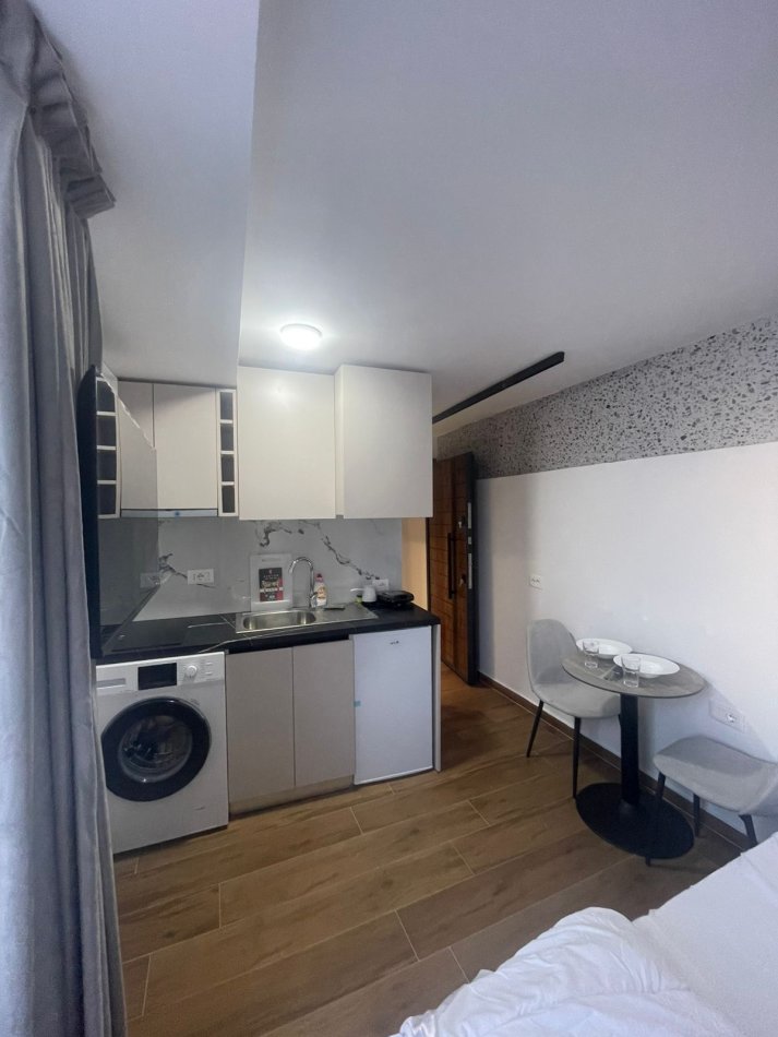 Tirane, shitet apartament 4+1 Kati 4, 100 m² 330.000 € (Rruga Nikolla Tupe)