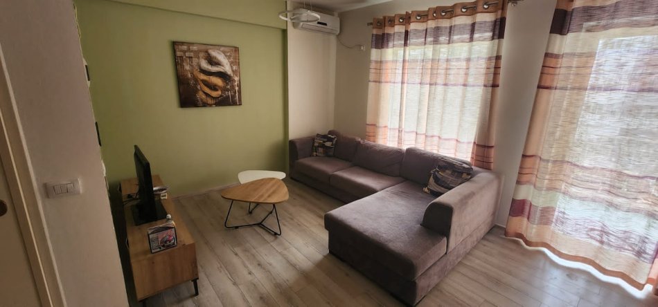 Tirane, jepet me qera apartament 2+1+Ballkon Kati 4, 100 m² 700 € 