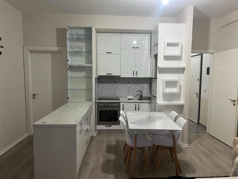Tirane, jepet me qera apartament 3+1+Ballkon Kati 9, 97 m² 600 € 