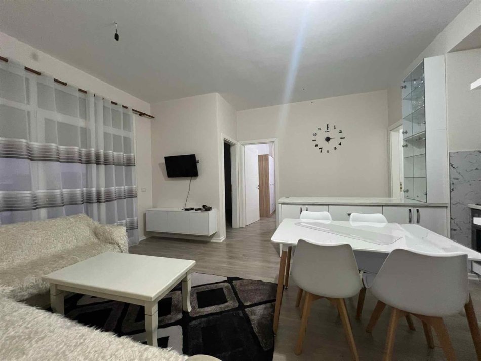 Tirane, jepet me qera apartament 3+1+Ballkon Kati 9, 97 m² 600 € 