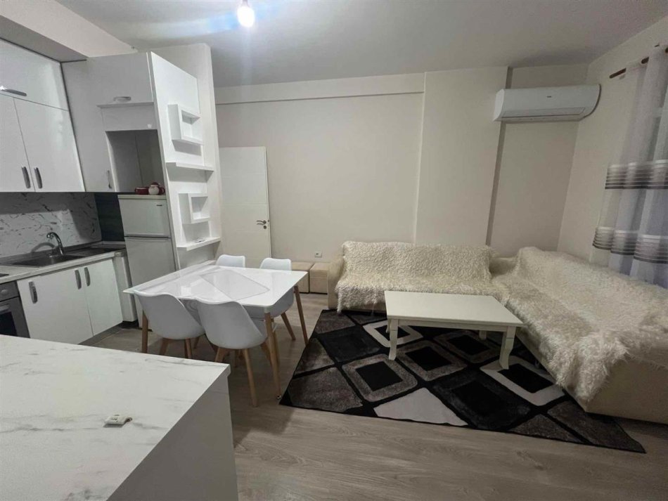 Tirane, jepet me qera apartament 3+1+Ballkon Kati 9, 97 m² 600 € (Rruga Simon Gjoni)
