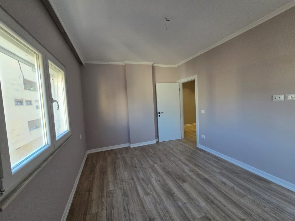 Tirane, jepet me qera apartament 2+1 Kati 5, 105 m² 900 € (Bllok &quot;Rr.Pjeter bogadani&quot;)