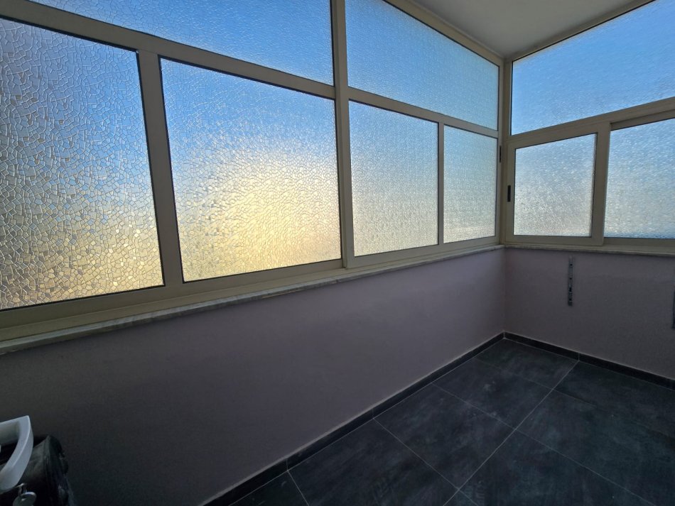 Tirane, jepet me qera apartament 2+1 Kati 5, 105 m² 900 € (Bllok &quot;Rr.Pjeter bogadani&quot;)