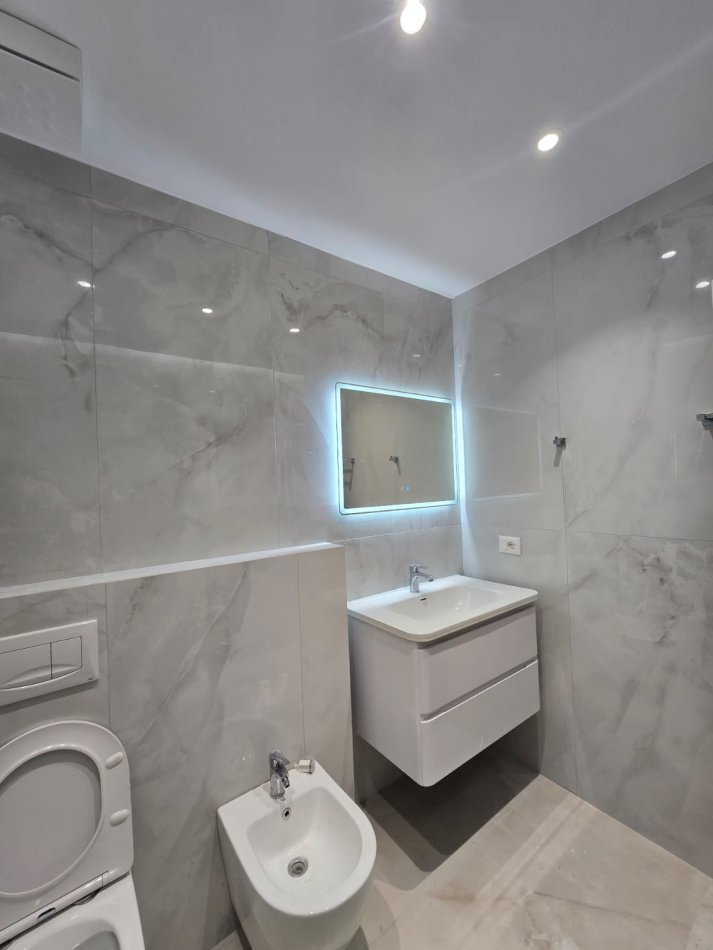 Tirane, jepet me qera apartament 2+1 Kati 5, 105 m² 900 € (Bllok &quot;Rr.Pjeter bogadani&quot;)