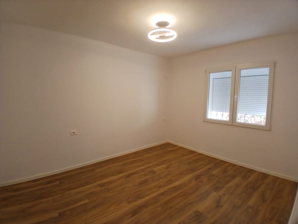 Tirane, shitet apartament 2+1+Ballkon Kati 1, 70 m² 128.000 € (Todi Shkurti)