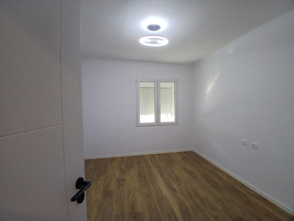 Tirane, shitet apartament 2+1+Ballkon Kati 1, 70 m² 128.000 € (Todi Shkurti)