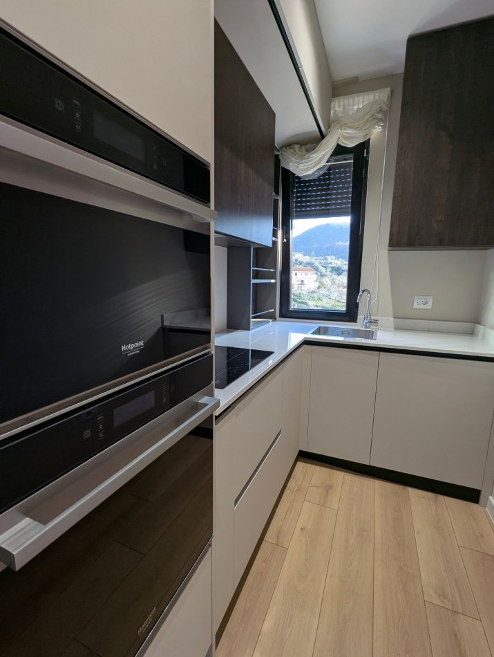 Tirane, jepet me qera apartament+verande | Penthouse 2+1+Aneks+Ballkon Kati 7, 147 m² 1.600 € (Rruga Liqeni i Thate)