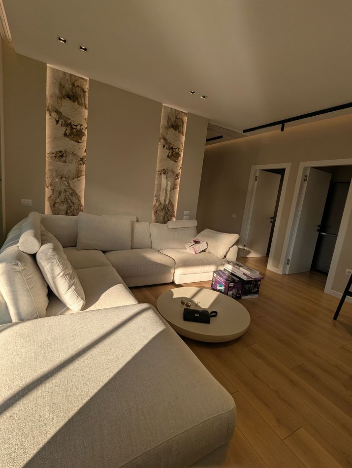 Tirane, jepet me qera apartament+verande | Penthouse 2+1+Aneks+Ballkon Kati 7, 147 m² 1.600 € (Rruga Liqeni i Thate)
