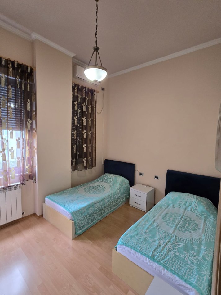 Tirane, jepet me qera apartament 2+1+Ballkon+Parking Kati 2, 105 m² 950 € (Avni Rustemi)