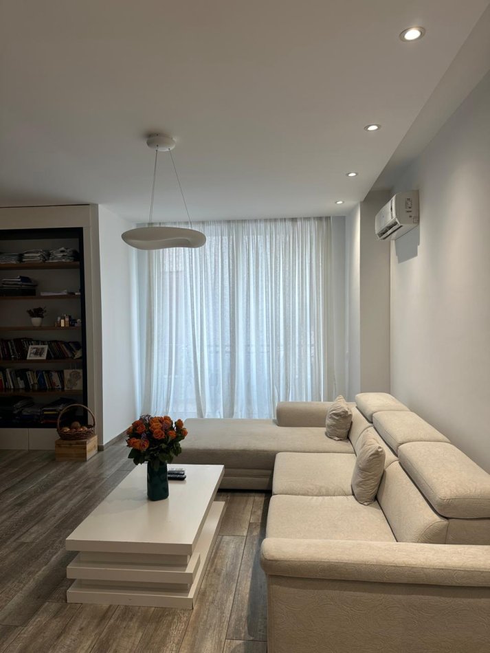 Apartament 2+1  me qira   550 €   LIQENI I THATE