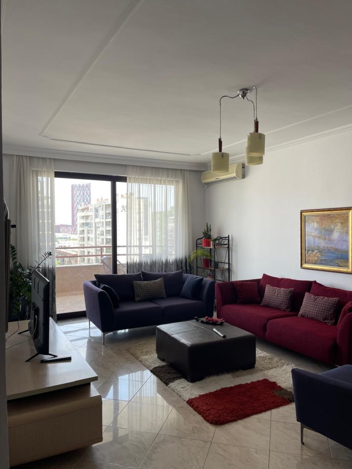 Tirane, jepet me qera apartament 2+1 Kati 8, 145 m² 800 €