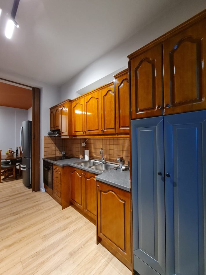 Tirane, jepet me qera apartament 1+1+Ballkon Kati 2, 67 m² 600 € (Bllok)