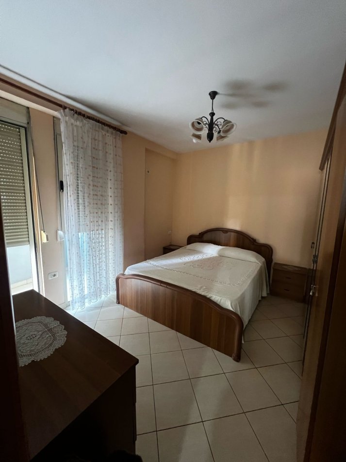 Tirane, jepet me qera 1+1+Ballkon Kati 2, 76 m² 500 € (Hoxhe Vokrri)