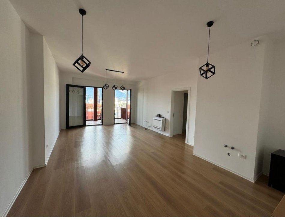 jepet me qera apartament 3+1+Aneks+Ballkon Kati 18, 159 m² 1.550 € (Rruga e Kavajes)