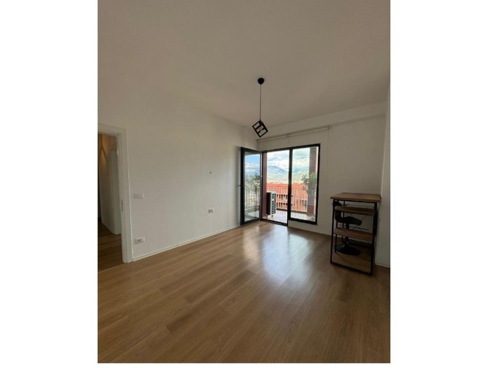 jepet me qera apartament 3+1+Aneks+Ballkon Kati 18, 159 m² 1.550 € (Rruga e Kavajes)