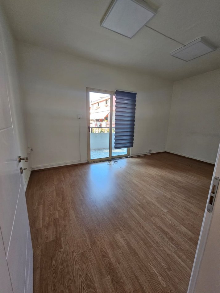 Tirane, jepet me qera zyre Kati 2, 150 m² 1.500 € (komuna e parisit)