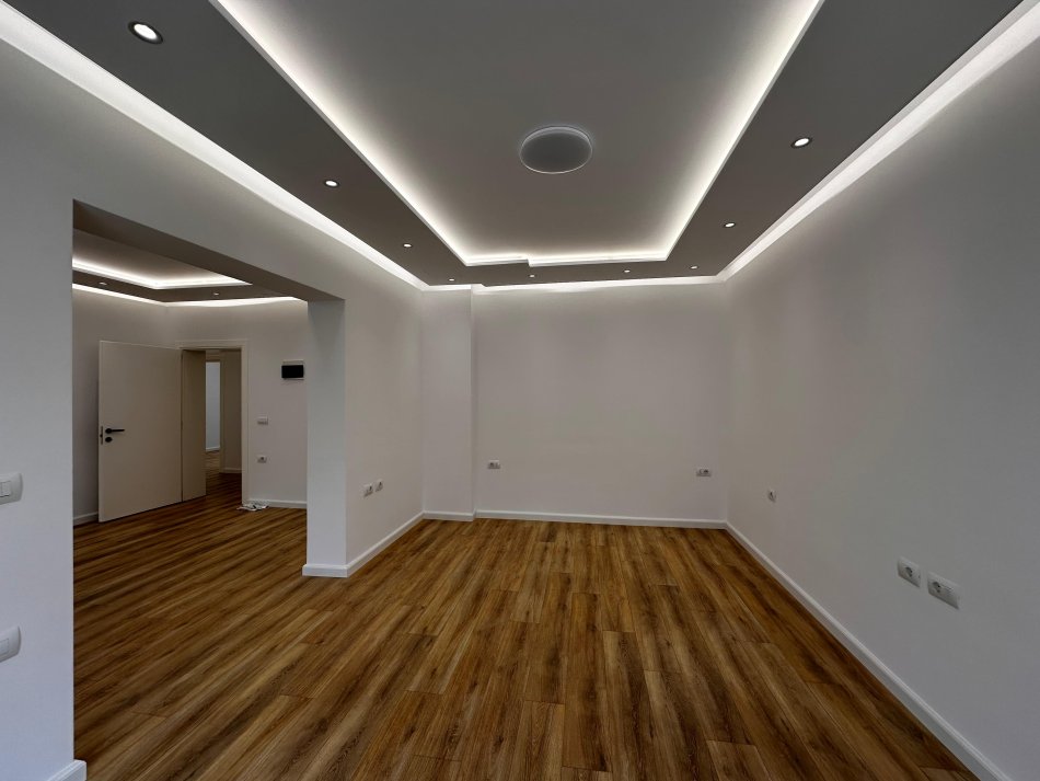 Tirane, jap me qera zyre Kati 3, 104 m² 1.100 € (Rruga Mine Peza)
