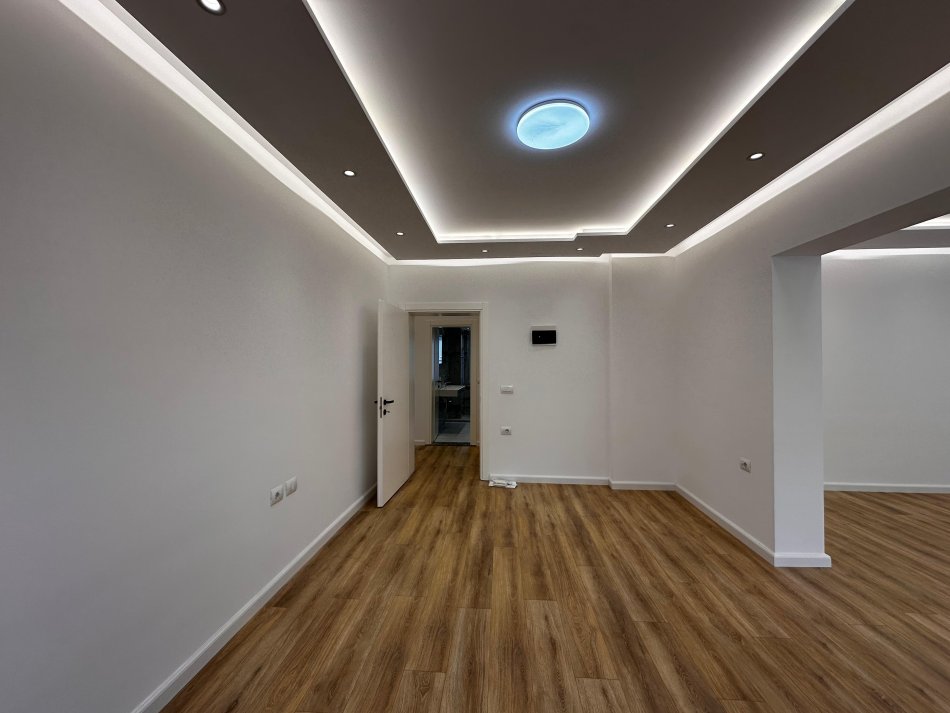 Tirane, jap me qera zyre Kati 3, 104 m² 1.100 € (Rruga Mine Peza)