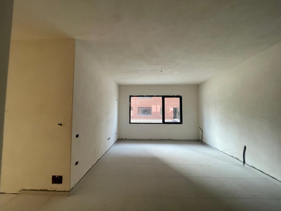 Tirane, shitet apartament 2+1 Kati 2, 113 m² 191.250 € (Rruga e Elbasanit)