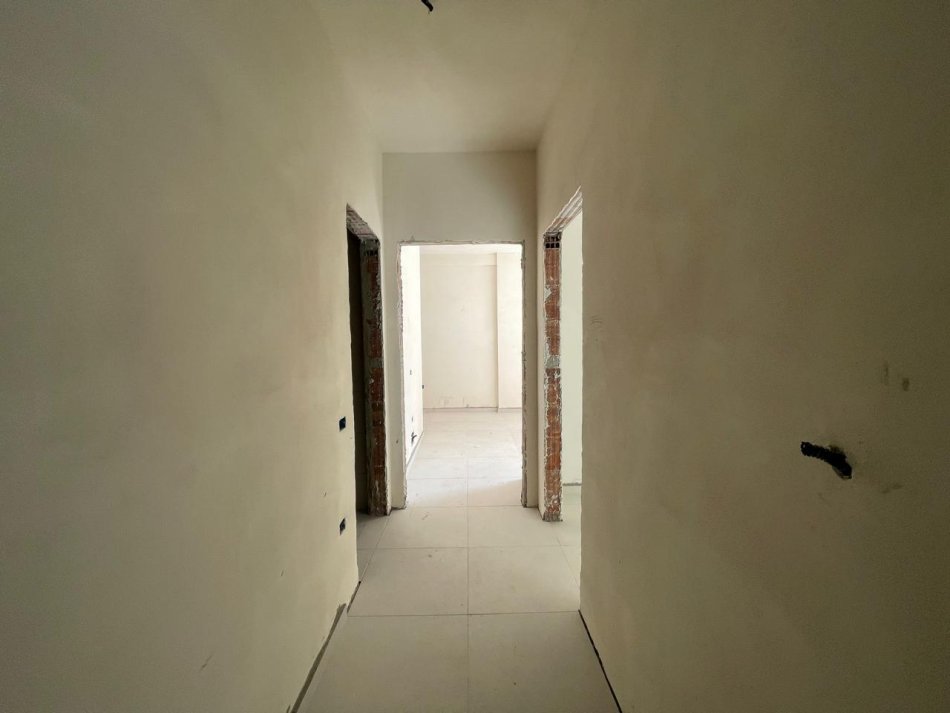 Tirane, shitet apartament 2+1 Kati 2, 113 m² 191.250 € (Rruga e Elbasanit)