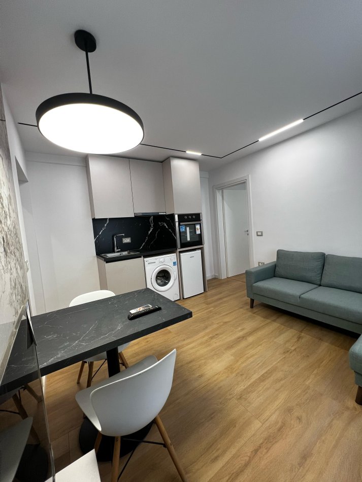 Tirane, jepet me qera apartament 1+1+Ballkon Kati 2, 45 m² 500 € (Petro Marko)