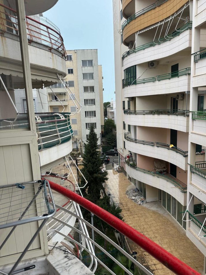 Durres, shitet apartament 1+1+Ballkon Kati 3, 42 m² 57.000 € (Ruga dytesore Plepa-Kavaje)